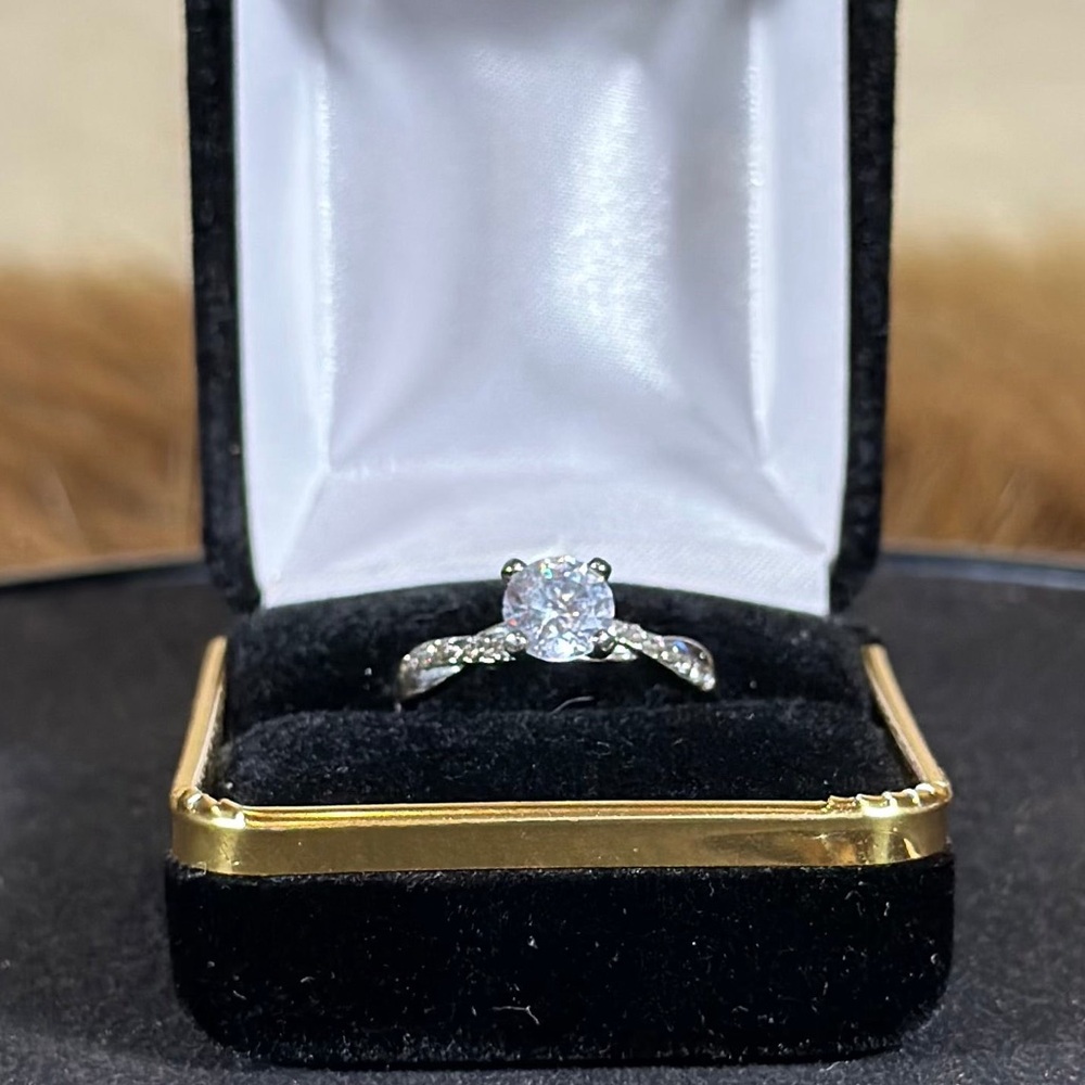 Elegant Silver Diamond Ring